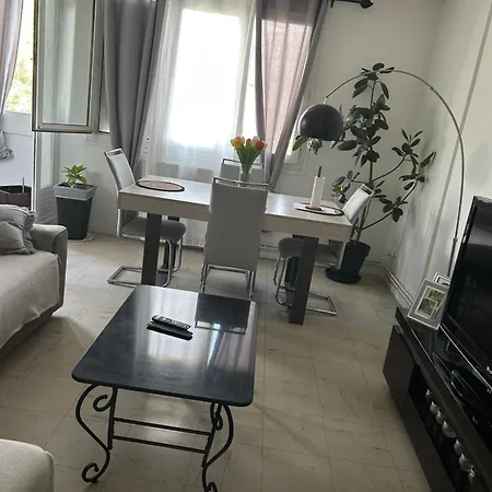 Privee Apartment *